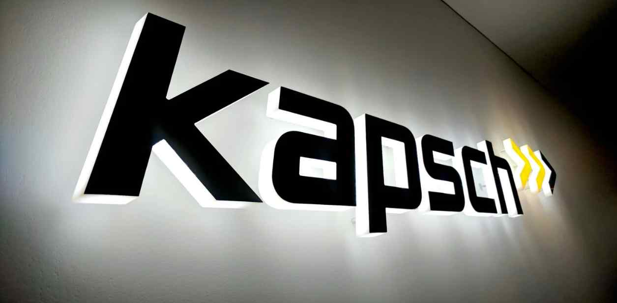 3D fabricated letters